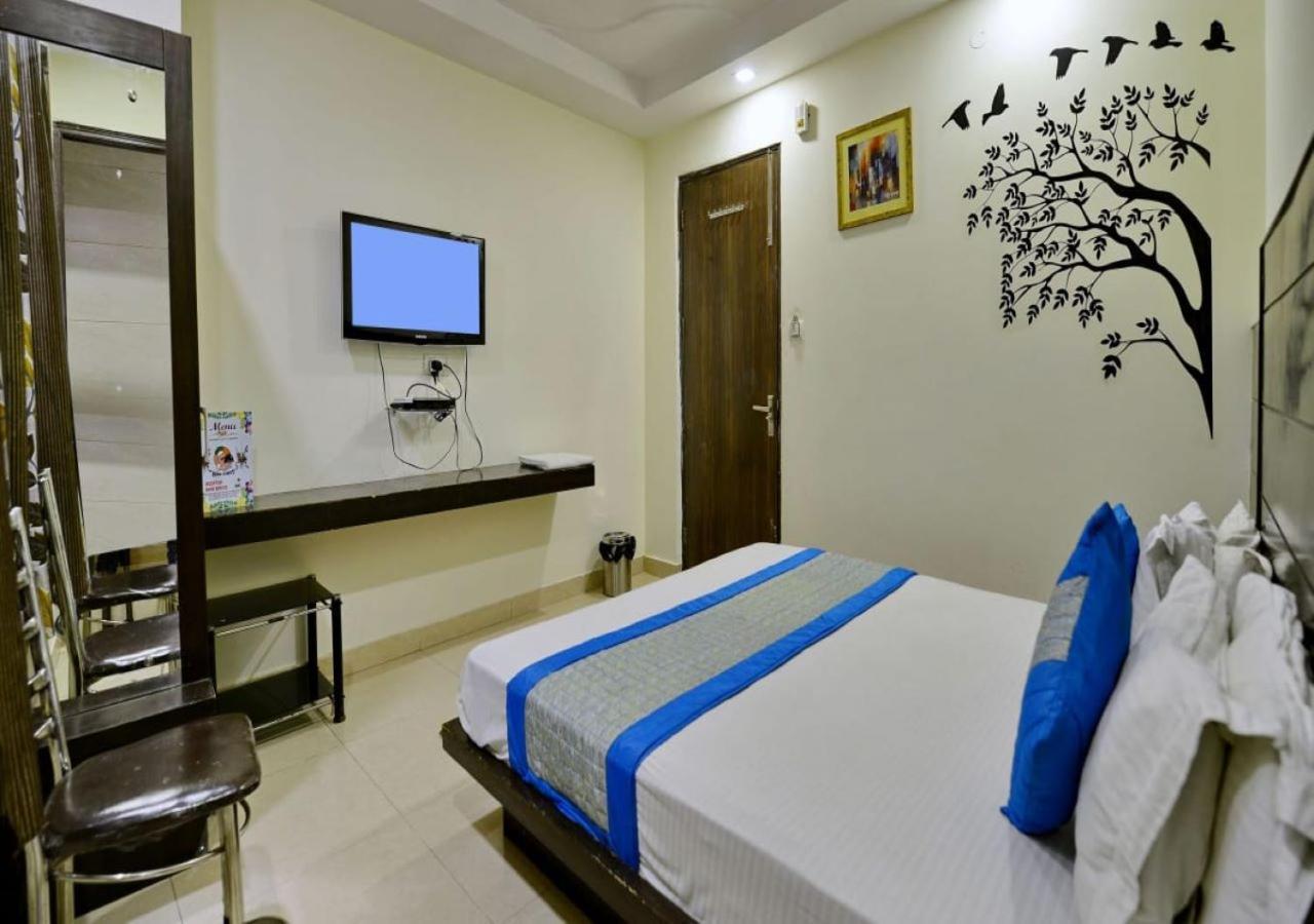 Hotel Green Snapper'100 M From Delhi University Near Isbt Kashmiri Gate Нью-Дели Экстерьер фото