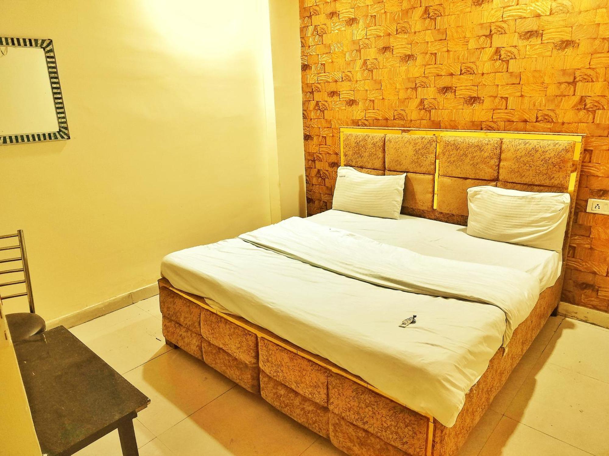 Hotel Green Snapper'100 M From Delhi University Near Isbt Kashmiri Gate Нью-Дели Экстерьер фото